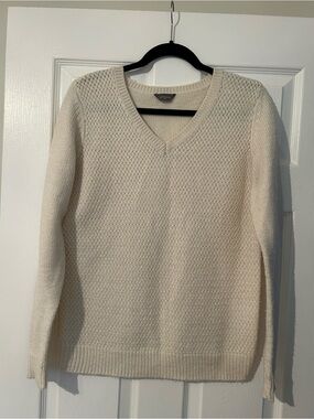 Denver Hayes Women’s V-Neck Cream Knit Sweater
